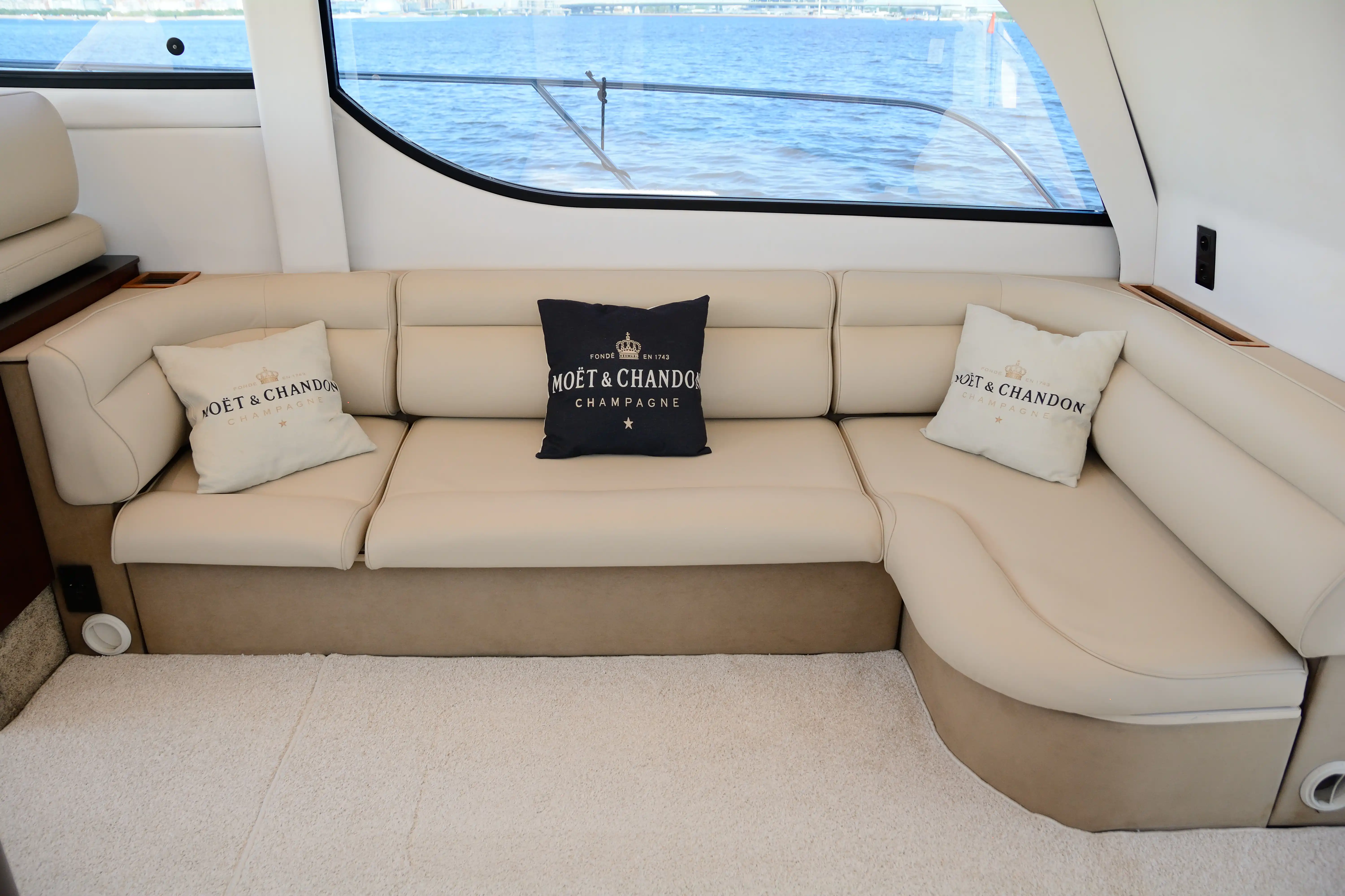 Яхта Meridian 381 image- 12